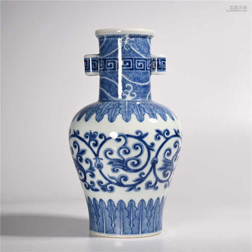 Qianlong of Qing Dynasty            Blue and white vase