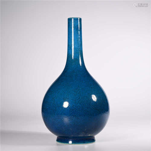 Qianlong of Qing Dynasty         Peacock blue glaze gall bottle