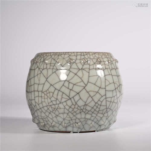 Qianlong of Qing Dynasty       Imitation Ge glaze drum jar