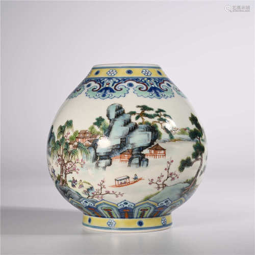 Qianlong of Qing Dynasty         Pastel bottle