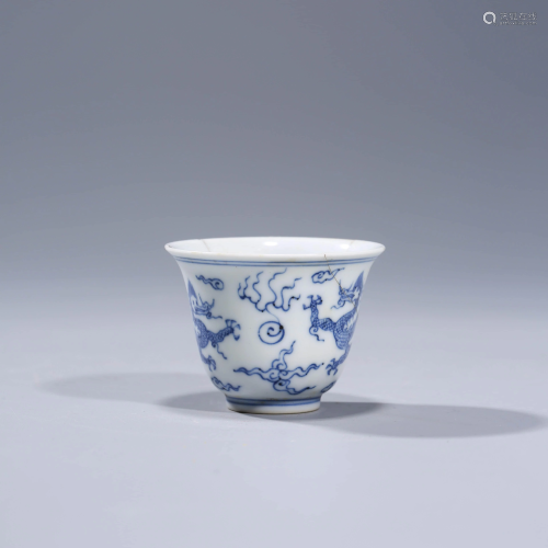 A BLUE & WHITE DRAGON PORCELAIN CUP WITH DA MING CH…