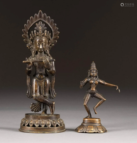 ZWEI INDISCHE GOTTHEITEN Indien/Nepal, um 1900 Bronze.