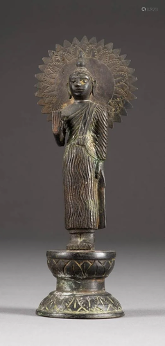 STEHENDE GOTTHEIT Indien, 19. Jh. Bronze. H. 16,8 cm.