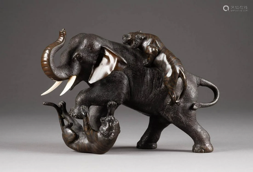 JAGDSZENE: ELEFANT GEGEN TIGER Japan, um 1900 Bronze,