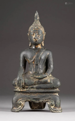 SITZENDER SHAN-BUDDHA Thailand/Myanma, 16. Jh. Bronze,