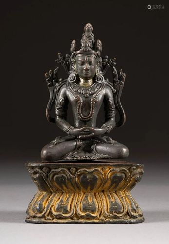 SITZDENDER AMITAYUS Tibet, 19. Jh. Bronze, dunkel