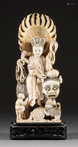 GUANYIN-DARSTELLUNG China, um 1900 Elfenbein. H. 33,5