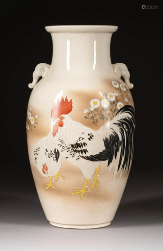 VASE MIT HAHNDEKOR Japan, 20. Jh. Satsuma-Keramik,