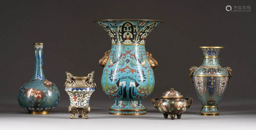 FÜNF CLOISONNÉ-GEFÄßE China und