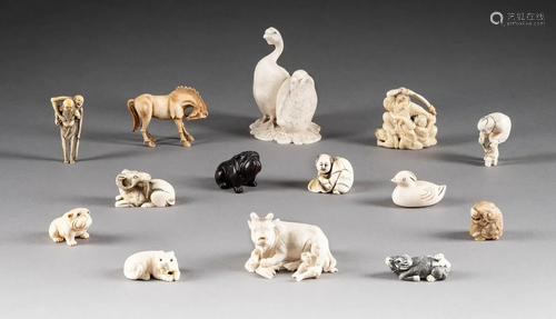 VIERZEHNTEILIGES KONVOLUT AUS NETSUKE UND OKIMONO