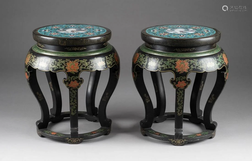 PAAR BEISTELLTISCHE MIT CLOISONNÉ-PLATTEN China,