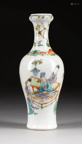 KLEINE VASE MIT FIGÜRLICHER SZENE China, 18./19.