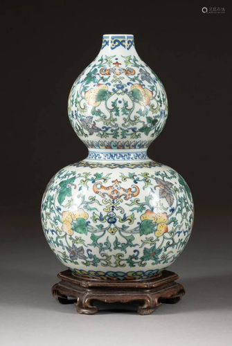 DOUCAI-VASE IN DOPPELKÜRBIS-FORM China, 19./20.