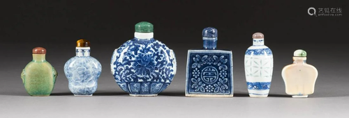 SECHS SNUFFBOTTLES MIT BLAUMALEREIEN China, späte