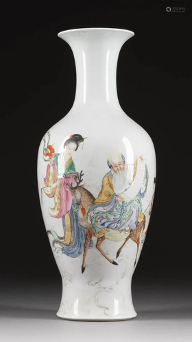 VASE MIT DEKOR VON UNSTERBLICHEN China, 20. Jh.