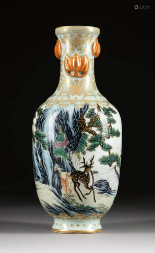 VASE MIT DEKOR VON HIRSCHEN China, 20. Jh. Porzellan,