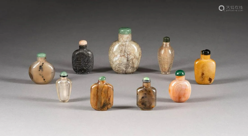 NEUN SNUFFBOTTLES AUS DIVERSEN STEINEN China, um 1900