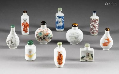 ZEHN PORZELLAN-SNUFFBOTTLES China, Qing-Dynastie …