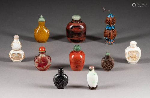 ZEHN SNUFFBOTTLES AUS DIVERSEN MATERIALIEN China,