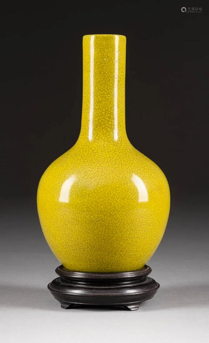 KLEINE TIANQIU-VASE China, 19./20. Jh. Porzellan,