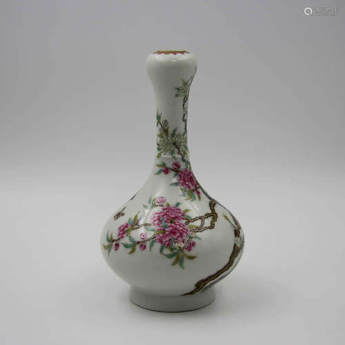 A Famille Rose Floral Porcelain Garlic-head Bottle