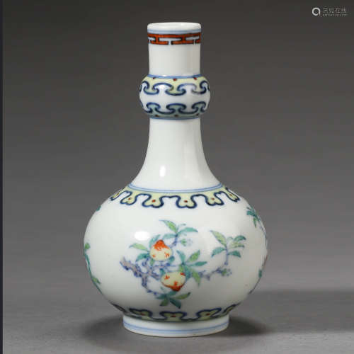 A Clashingcolor Sanduo   Porcelain Vase