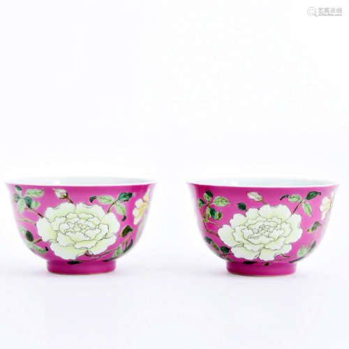 A Pair of Carmine Pink Floral Porcelain Bowls