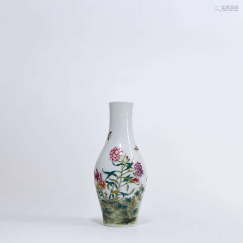 An Enamel Floral Porcelain Vase