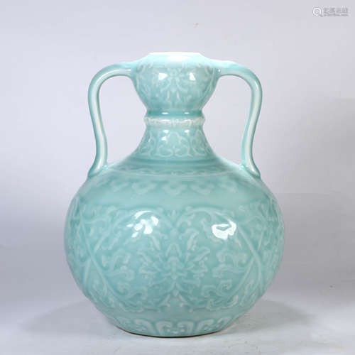 A Floral Carved Double Ears Porcelain Garlic-head Bottle