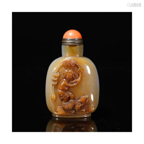 A Figure Carved Agate Snuff Bottle