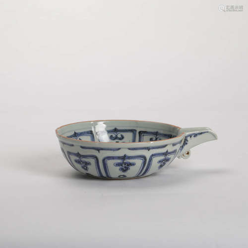 A Phoenix and Chrysanthemum Pattern Porcelain Utensil