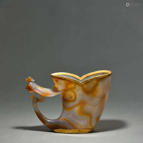 An Agate Cup with Phoenix Head Shaped Handle