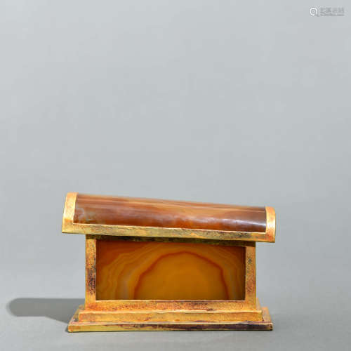 A Gold Inlaid Agate Coffin Ornament