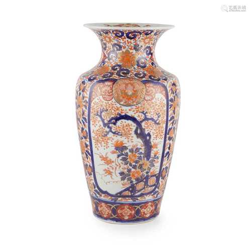 LARGE IMARI BALUSTER VASE MEIJI PERIOD, 19TH CENTURY