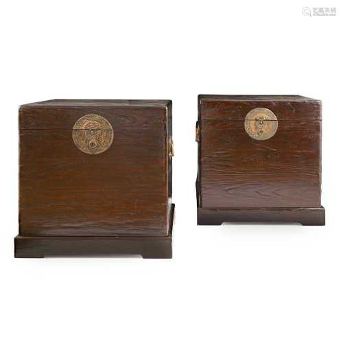 PAIR OF LARGE ELM WOOD BOXES WITH STANDS QING DYNASTY, 19TH CENTURY