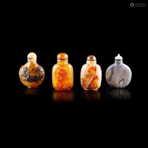 GROUP OF FOUR AGATE SNUFF BOTTLES QING DYNASTY, 19TH CENTURY