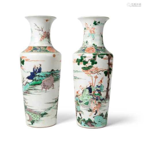 PAIR OF WUCAI VASES QING DYNASTY, 19TH CENTURY