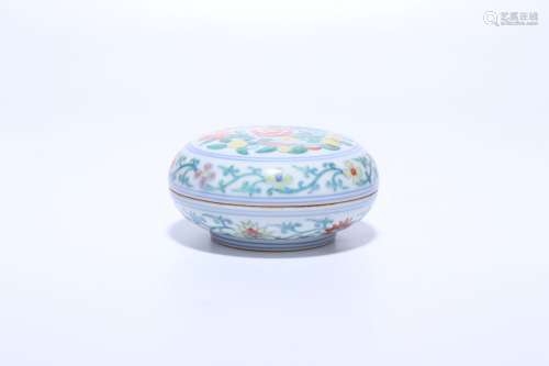 chinese doucai porcelain round box,ming dynasty