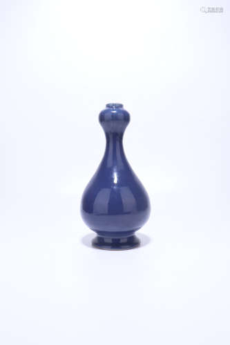 chinese blue glazed porcelain garlic shaped vase,qing dynasty