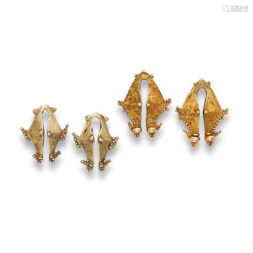 TWO PAIRS OF LIO GOLD EARRINGS, WEA CENTRAL FLORES, INDONESIA, 19TH-20TH CENTURY