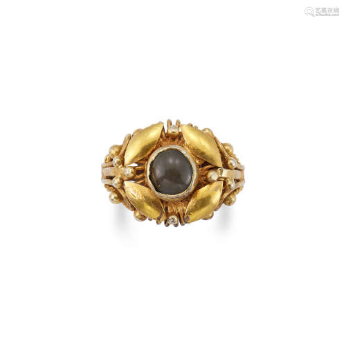 A GOLD AND GEM-SET RING INDONESIA, 19TH CENTURY OR EARLIER