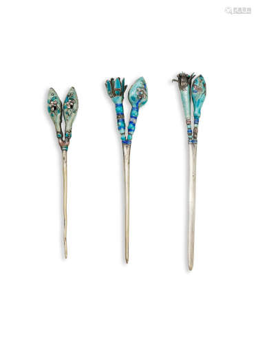 THREE DOUBLE-HEAD ENAMELED SILVER HAIRPINS SOUTHEAST ASIA 20TH CENTURY