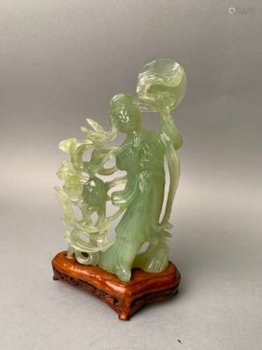 CHINE. Sujet en jade sculpté représentant une kwan…