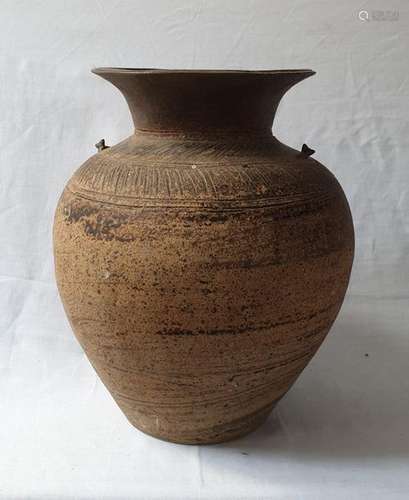 CAMBODGE. Vase en grès de forme pansue à col évasé…