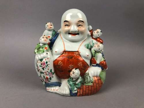 CHINE. Patmaï. Porcelaine polychrome. H. 20 cm. Fê…