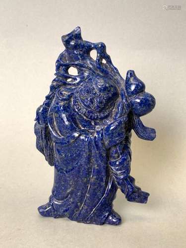 CHINE. Sujet en lapis lazuli sculpté représentant …