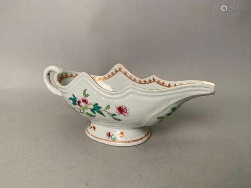 COMPAGNIE DES INDES. Saucière en porcelaine à déco…