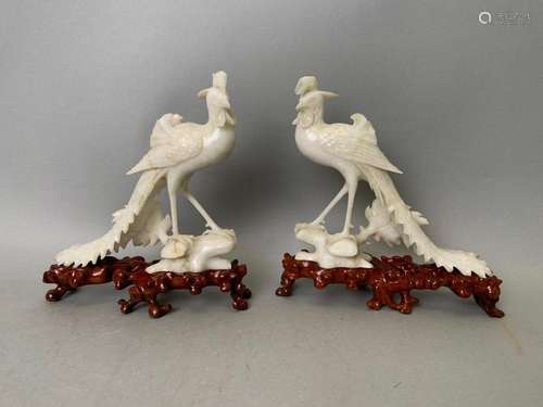 CHINE. Couple d'oiseaux. Pierre dure. Socle bois. …