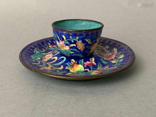 CHINE. Tasse et sous tasse cuivre émaillé à motifs…