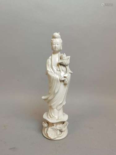 CHINE. Kwanin en porcelaine dit 